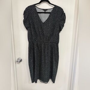 Banana Republic Women's Black & White Dress Size Large.